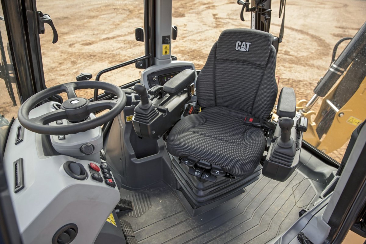 Экскаватор погрузчик Катерпиллер 444