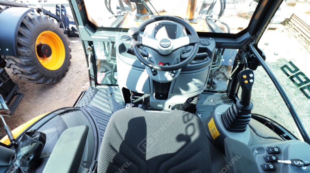 Экскаватор погрузчик Россия