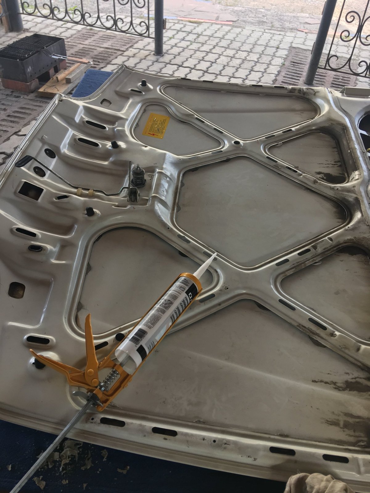 Капот ВАЗ 2114 изнутри