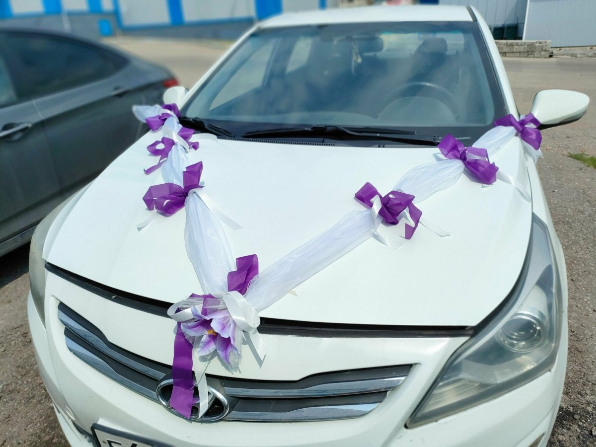 Машина с бантиком