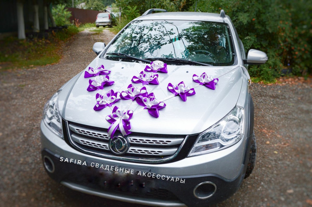 Свадебные украшения на синюю машину