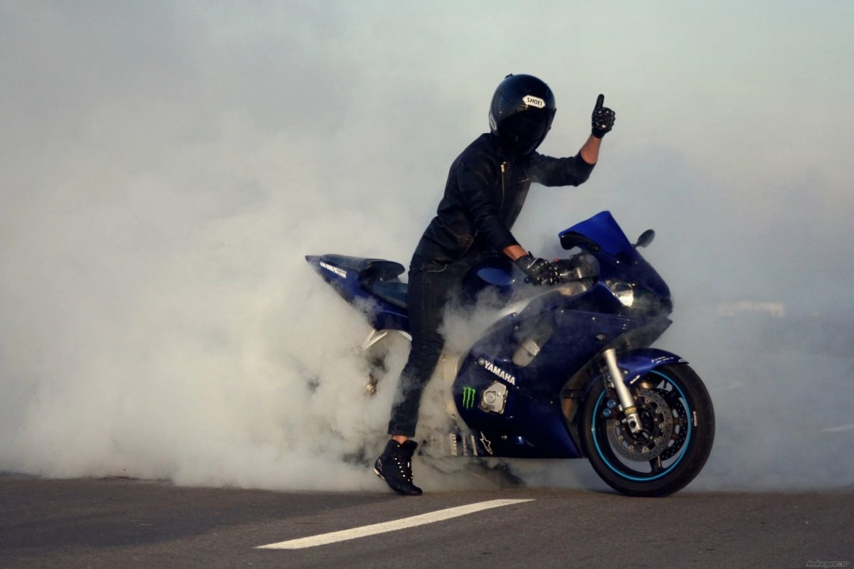 Yamaha r1 Stunt