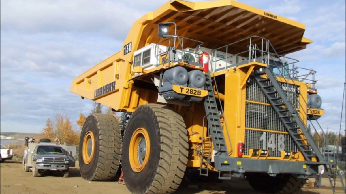 Немецкий самосвал Liebherr t282b