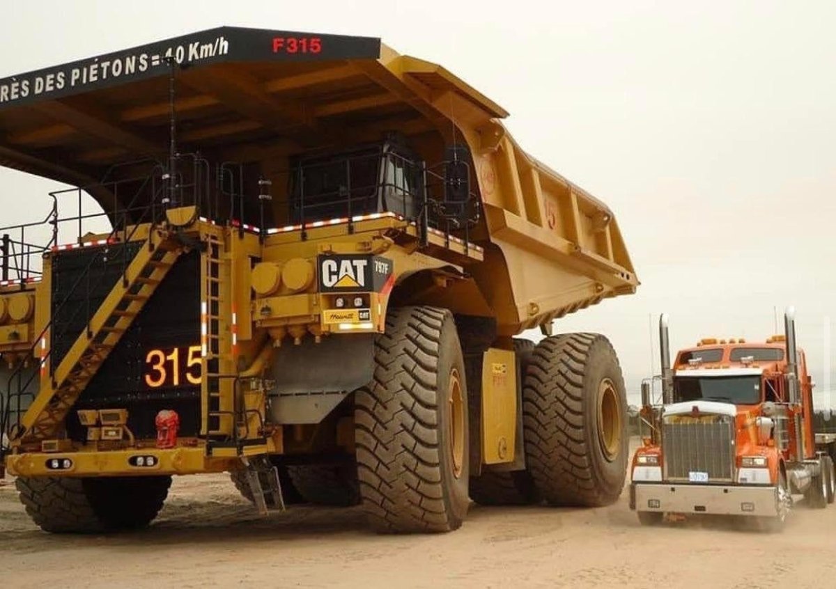 Самосвал Caterpillar 797в