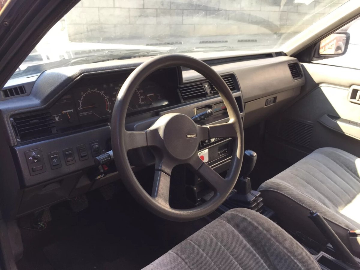 Nissan Bluebird 1989 салон