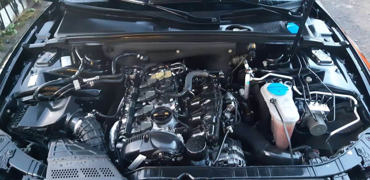 Подкапотка Ауди а5