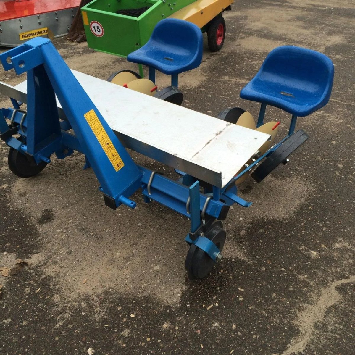 Рассадопосадочная машина с захватами s241