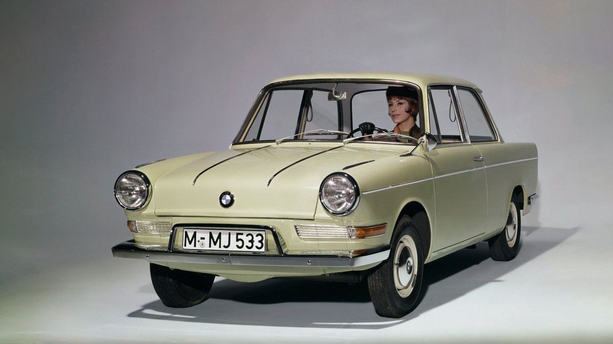 BMW 700