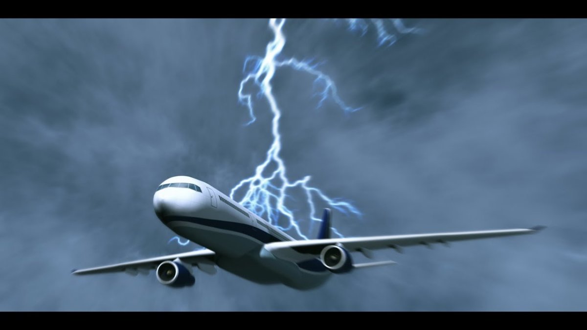 Молния попала в самолет