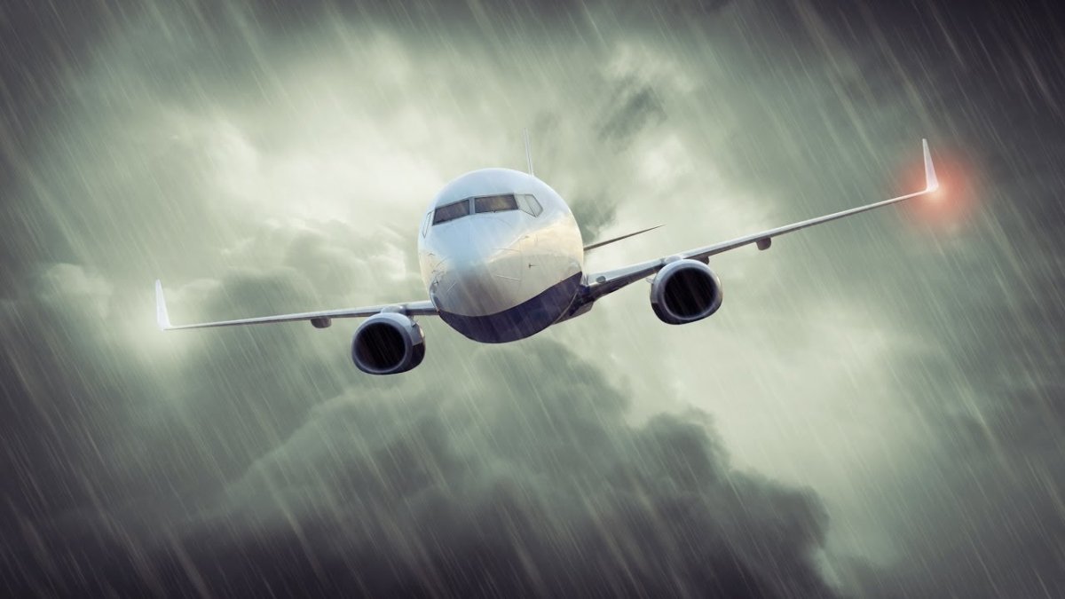 Самолет летит