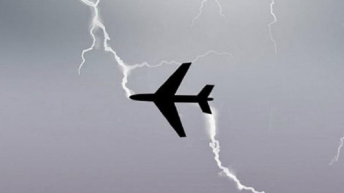 Защита самолета от молнии