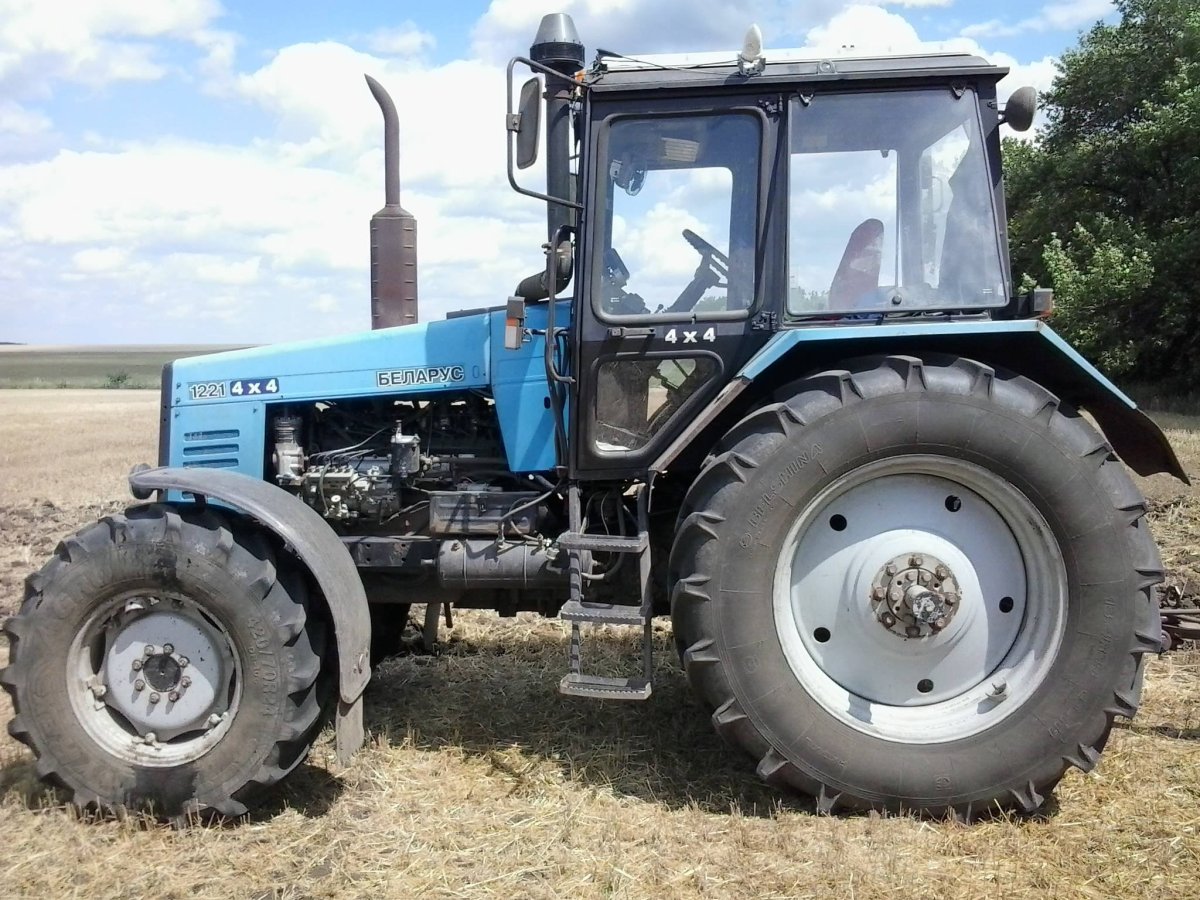 Беларус-1221 трактор