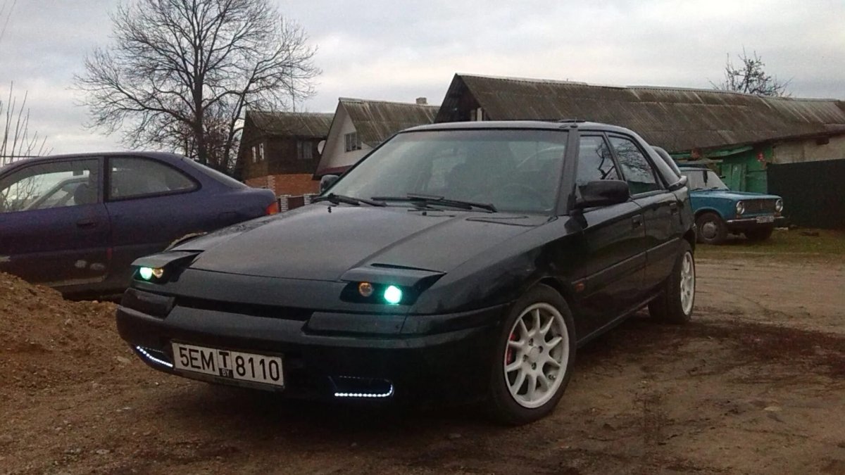 Мазда 323 f черная