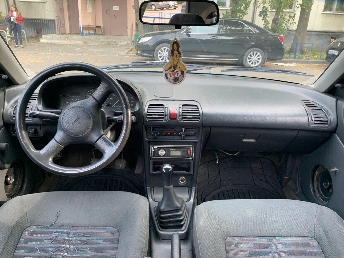 Mazda 323f bg салон