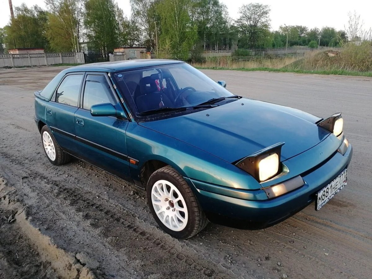 Mazda 323 f IV bg