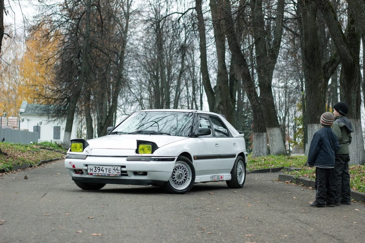 Mazda 323 stance