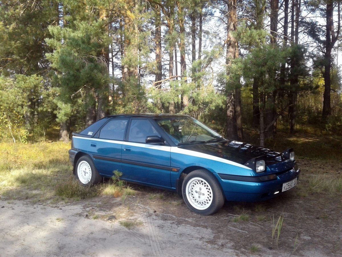 Мазда 323 глазастая