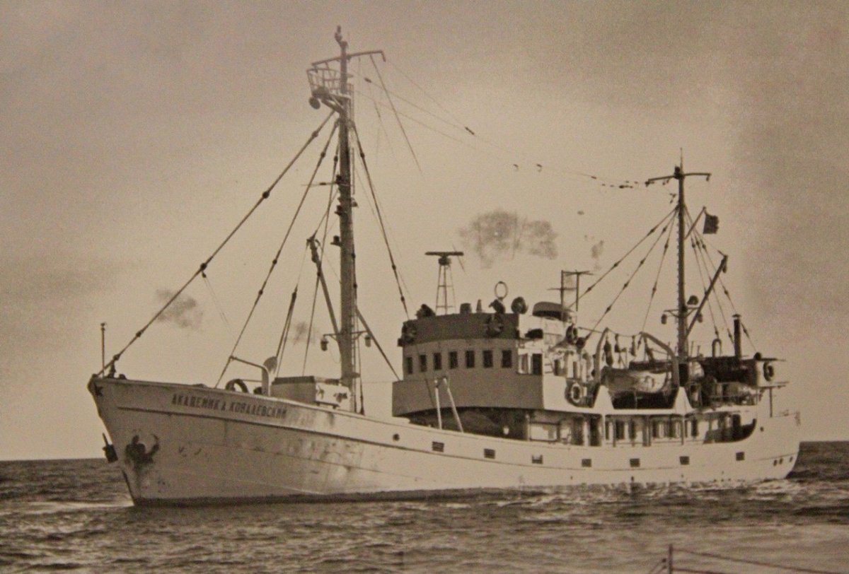 Рыболовецкий траулер СРТ