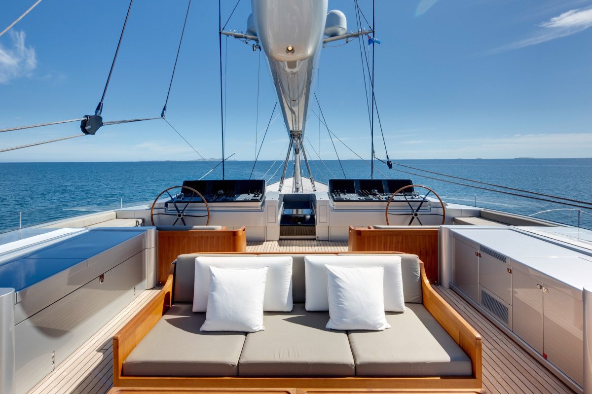 Парусная яхта Vertigo