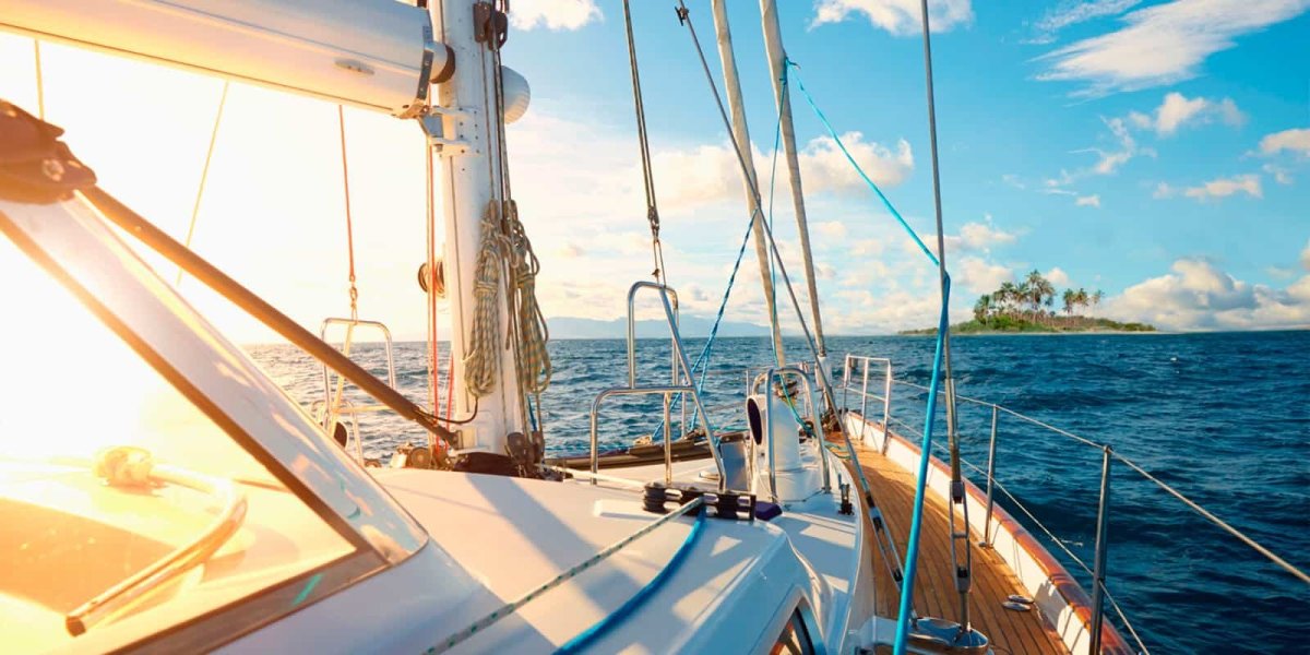 Парусная яхта Катран