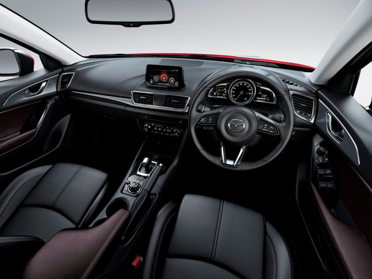 Мазда 3 2018 седан салон