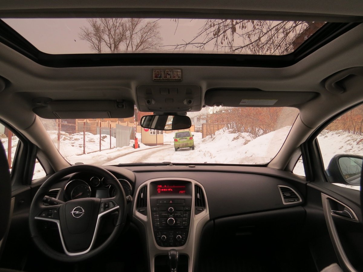 Opel Astra GTC С панорамной крышей
