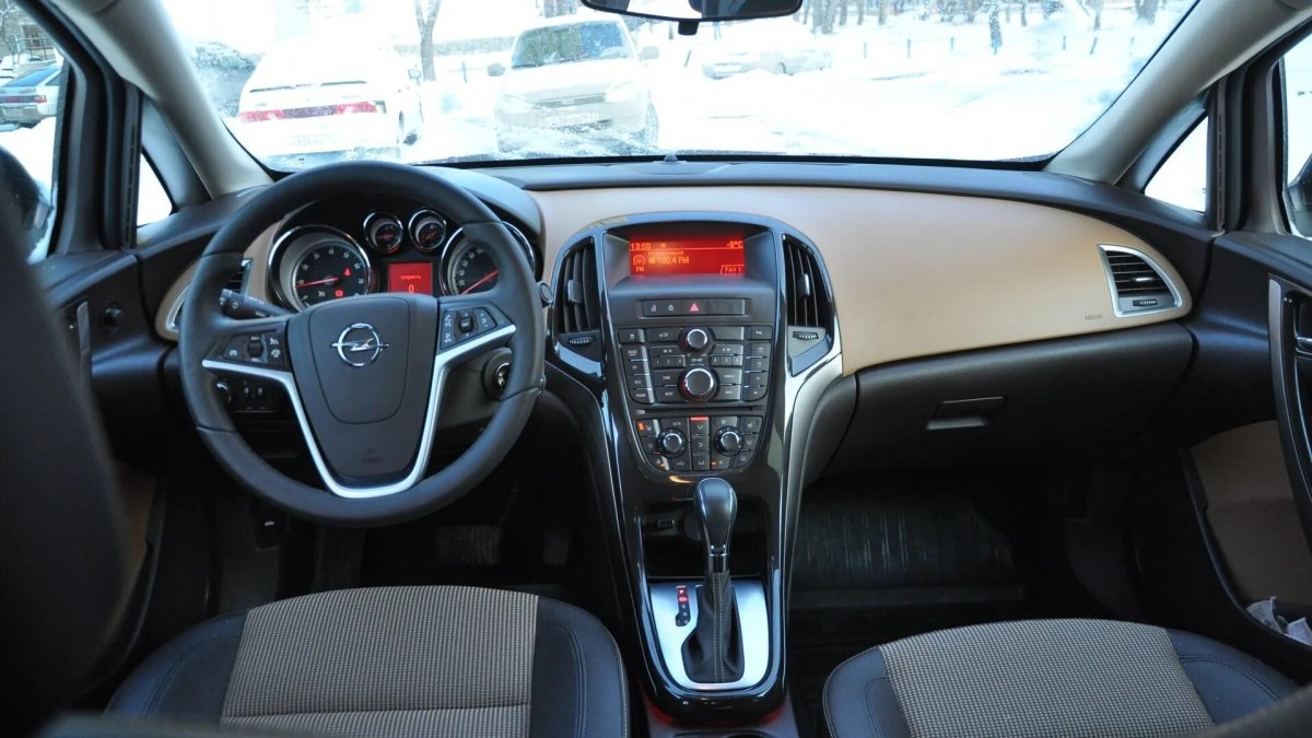 Opel Astra j 2011 салон