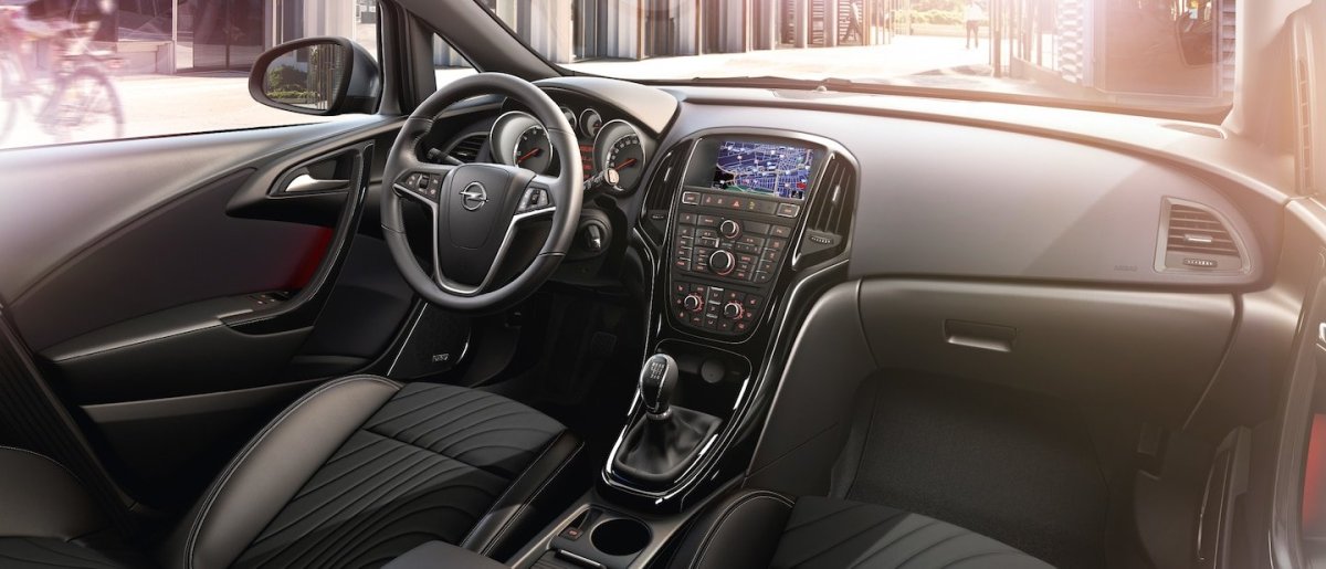 Opel Astra 2012 салон