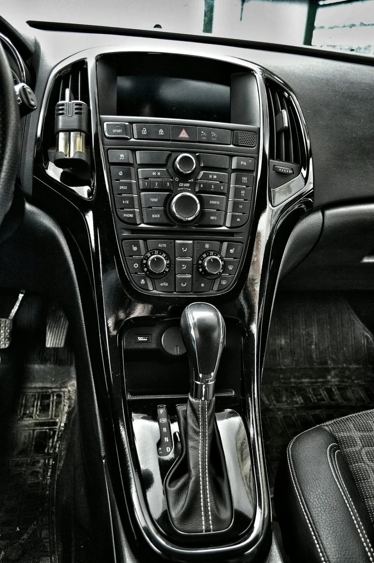 Opel Astra j GTC салон