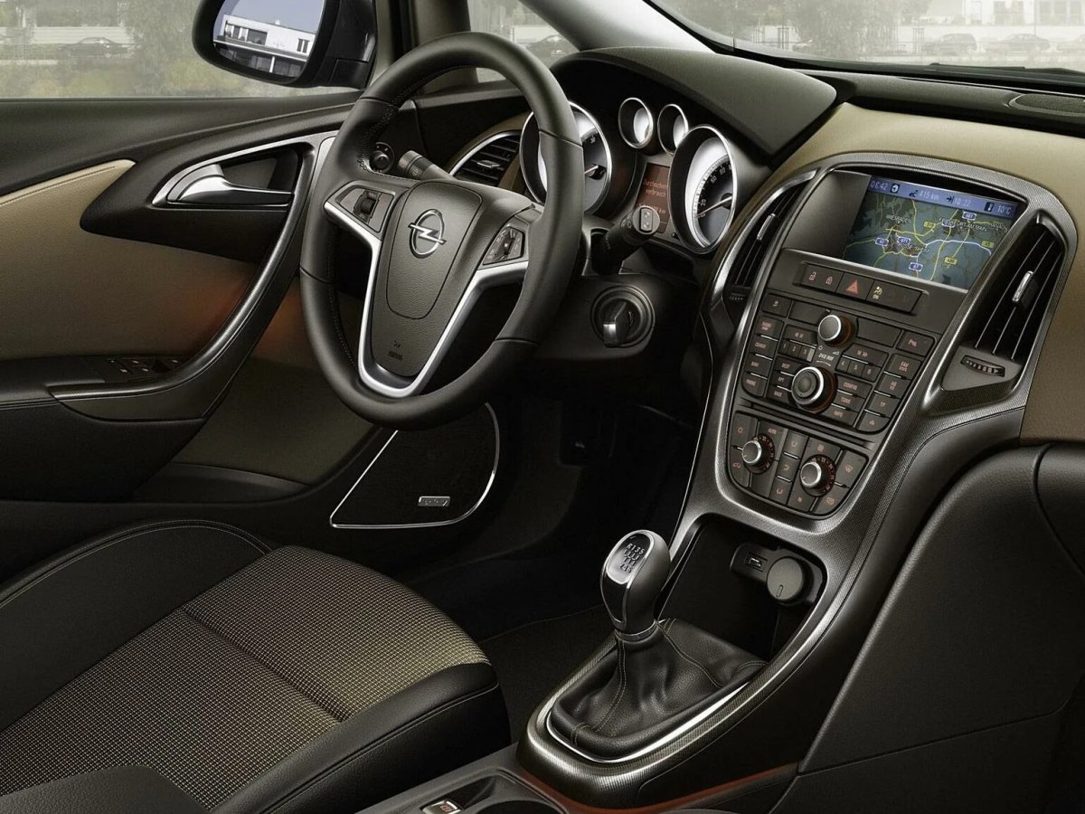 Opel Astra 2014 салон
