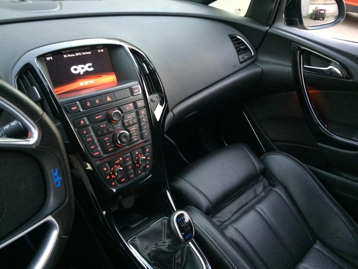 Opel Astra j салон магнитола