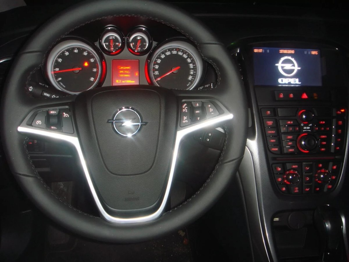Опель Астра 2012 года панель управления