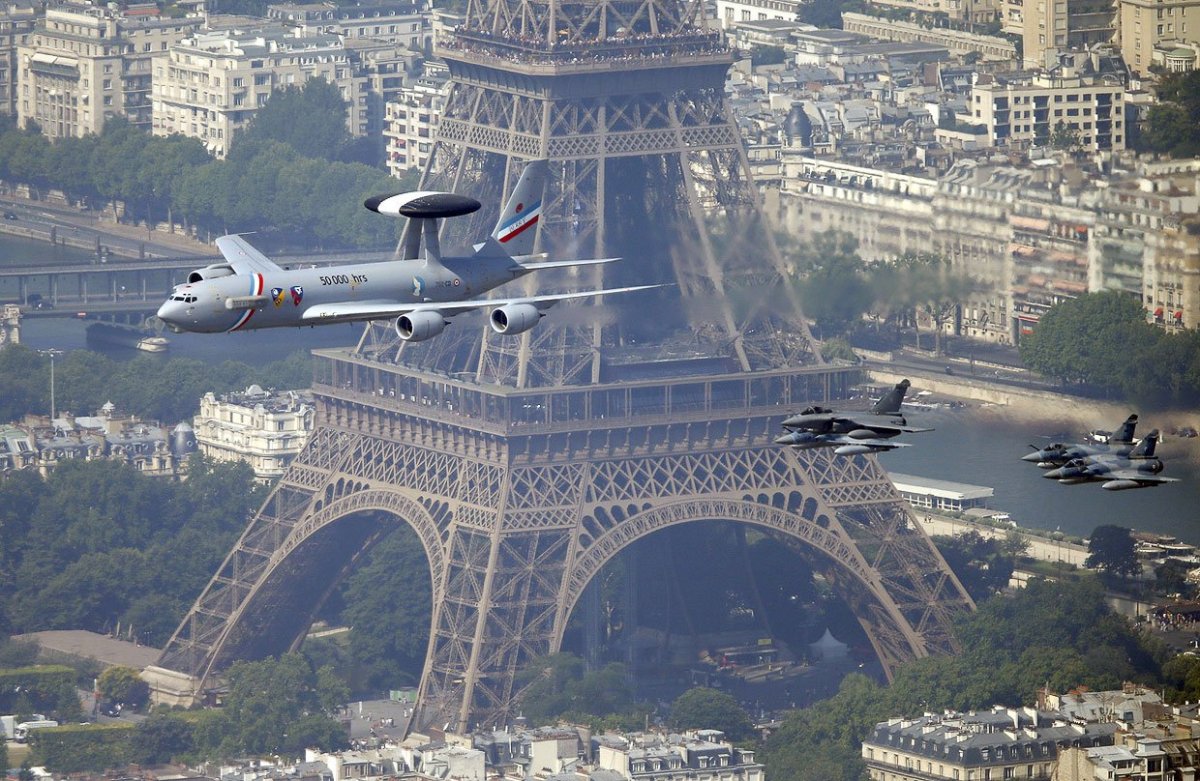 Эйфелева башня в Париже высота