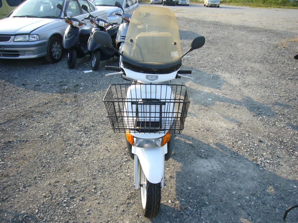 Мопед Хонда с корзиной