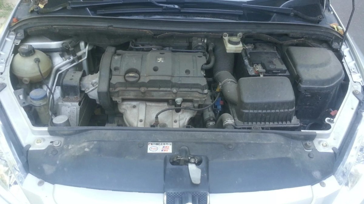 Пежо 307 1,4 под капотом