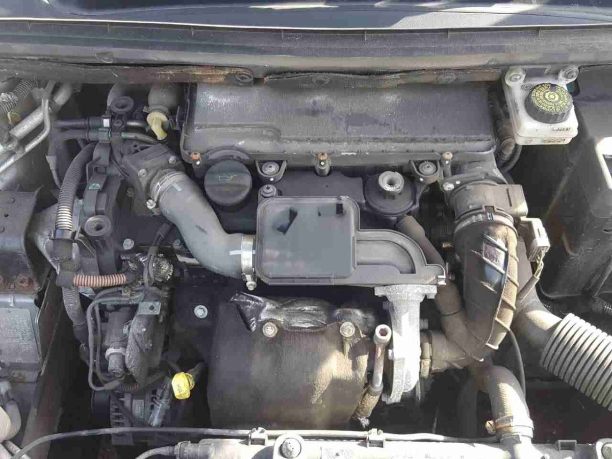 Декоративная крышка двигателя 1,4 HDI Peugeot 307 2003