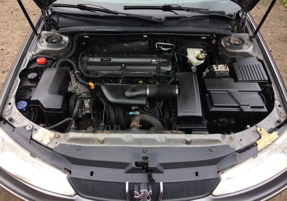 Peugeot 406 под капотом