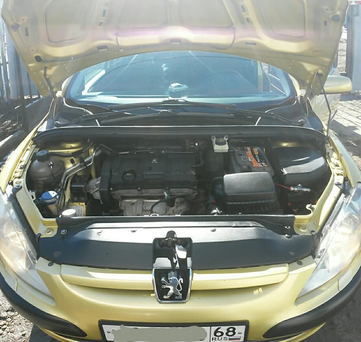 Подкапотное пространство Пежо 308