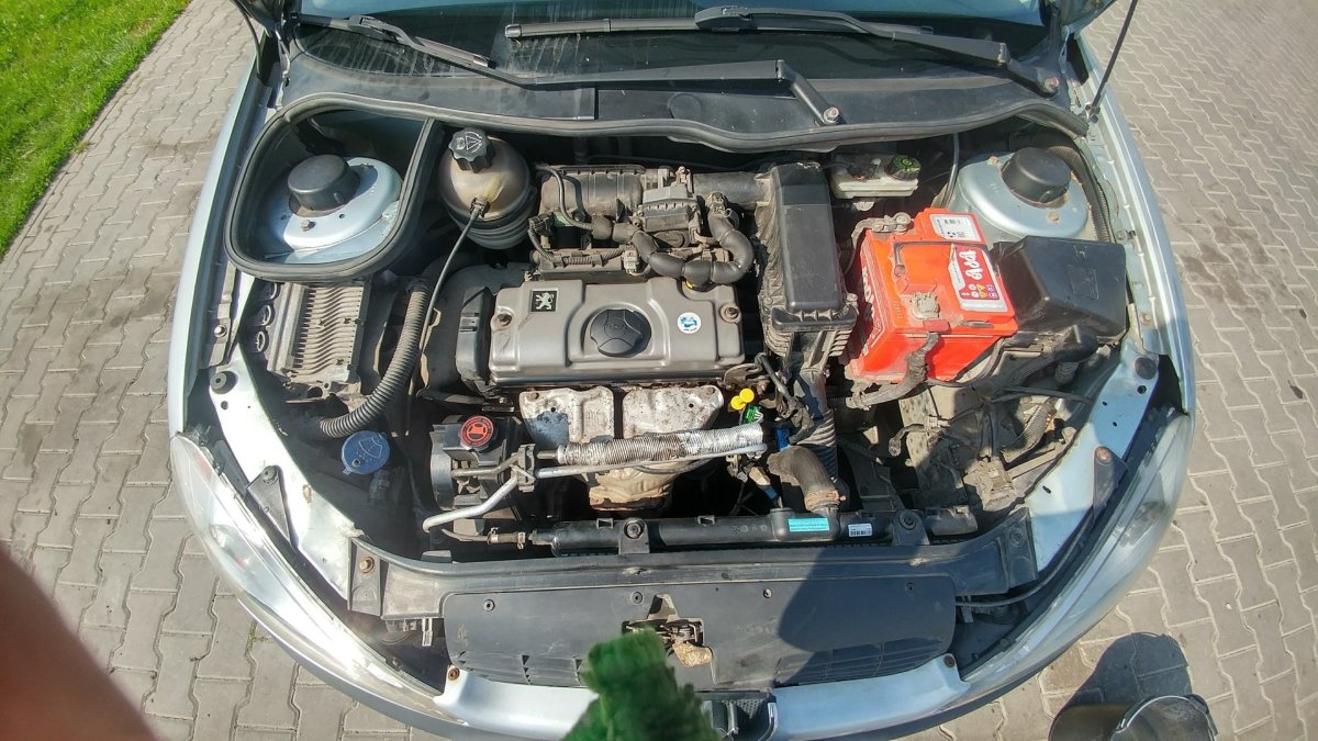 Peugeot 206 под капотом