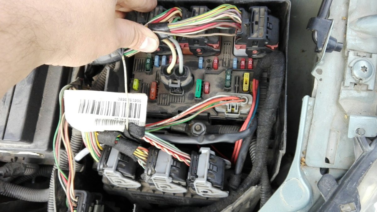 Блок предохранителей Пежо 307 SW