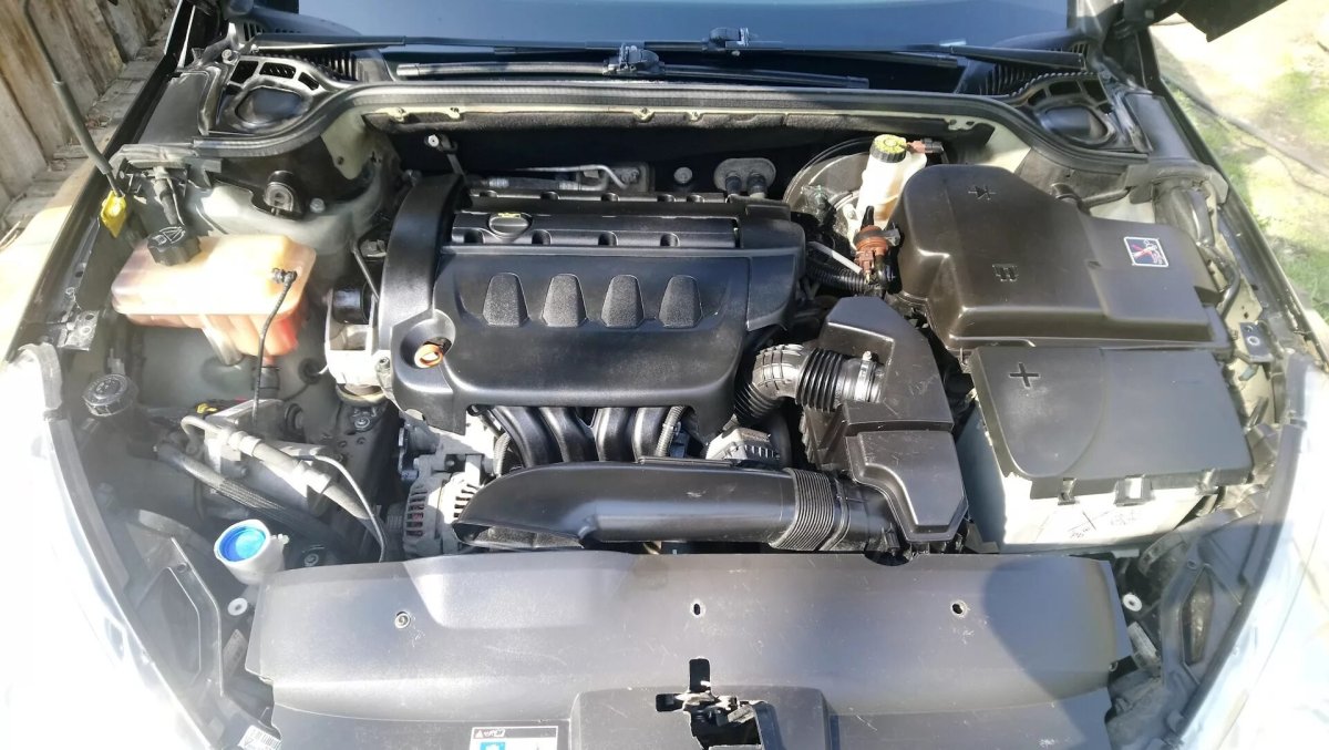 Под капотом Пежо 407 2.2