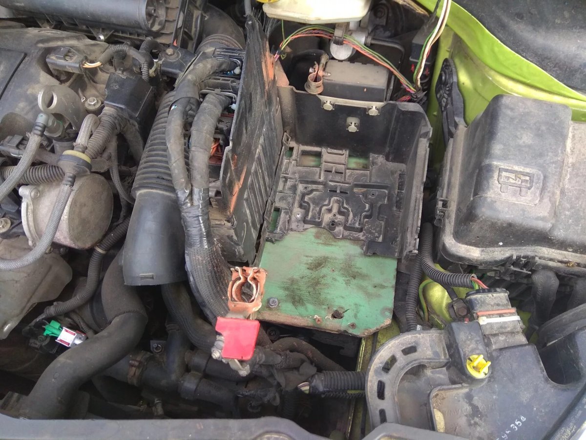 Пежо 207 под капотом