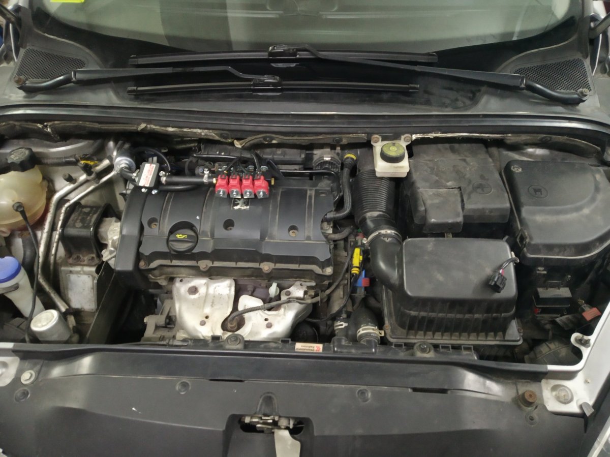 Подкапотка Пежо 307 1.6