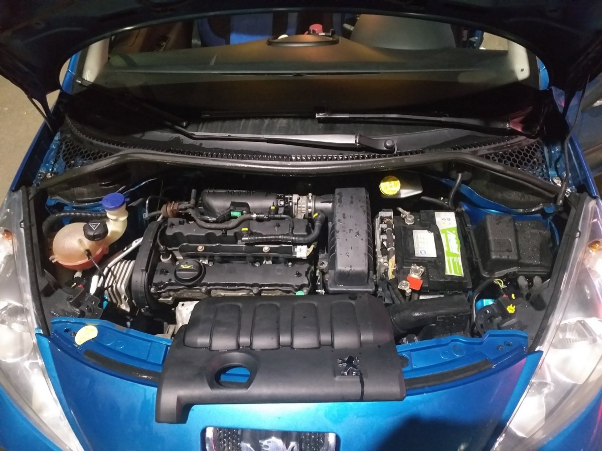 Подкапотка Пежо 207 1.4