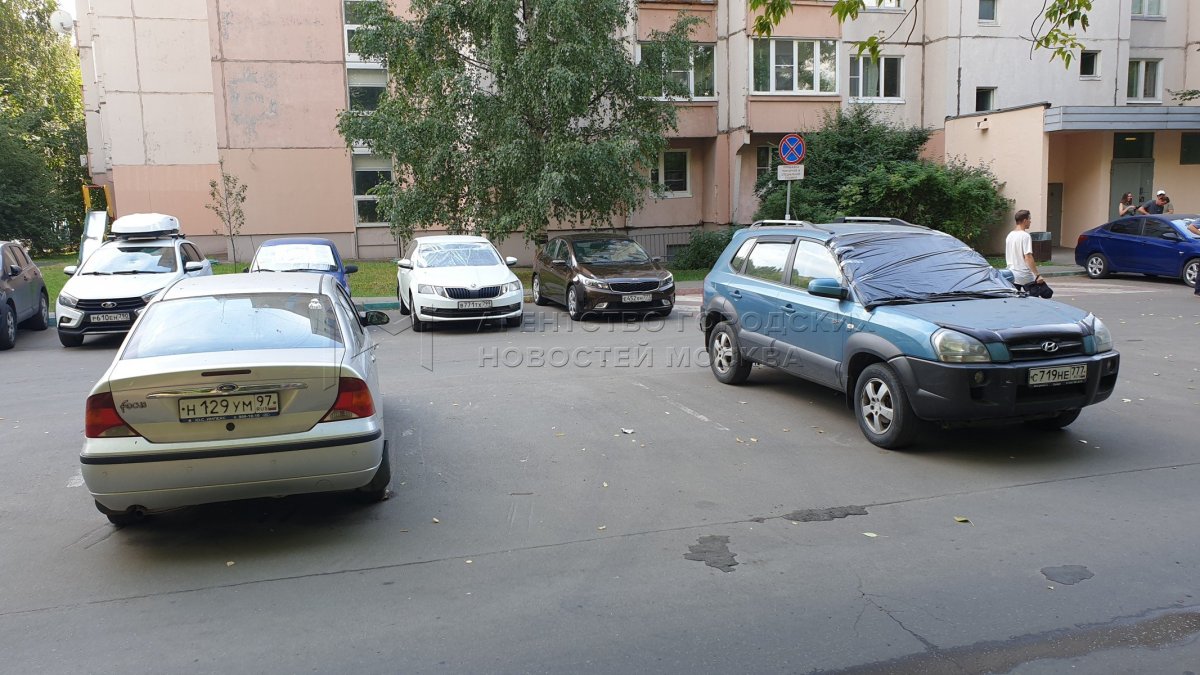 Машины на улицах Москвы