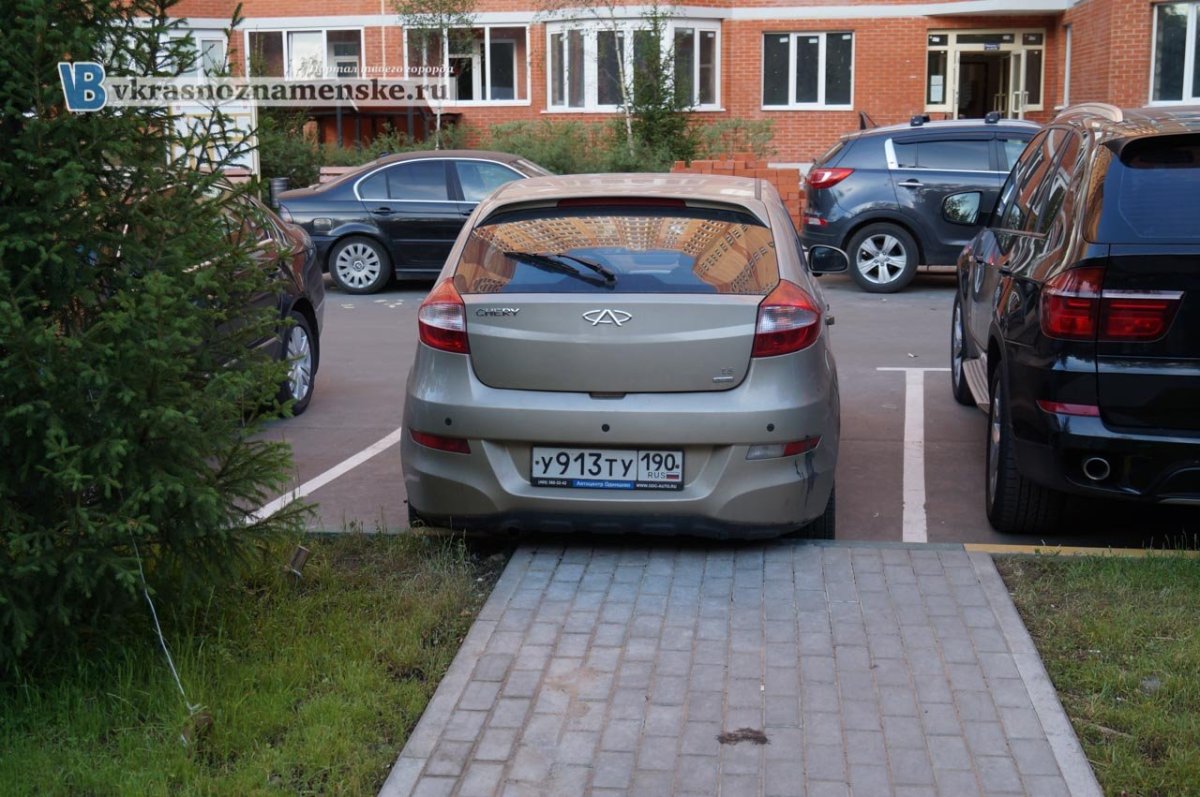Штраф за перекрытие автомобиля во дворе