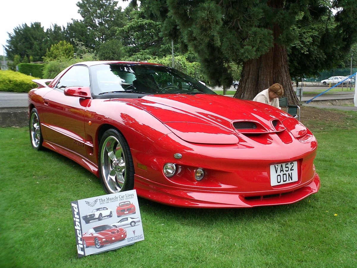Pontiac Firebird 2000