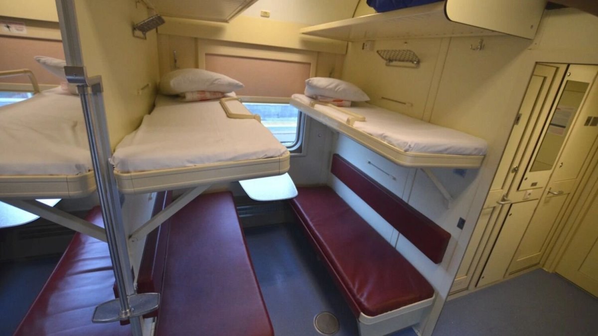 Фирменный поезд «Демидовский экспресс» 071е