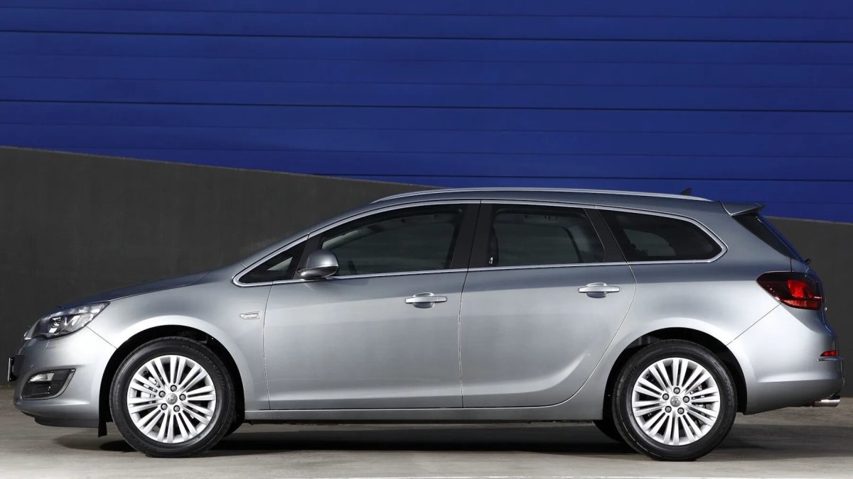 Опель Astra Sports Tourer 2012