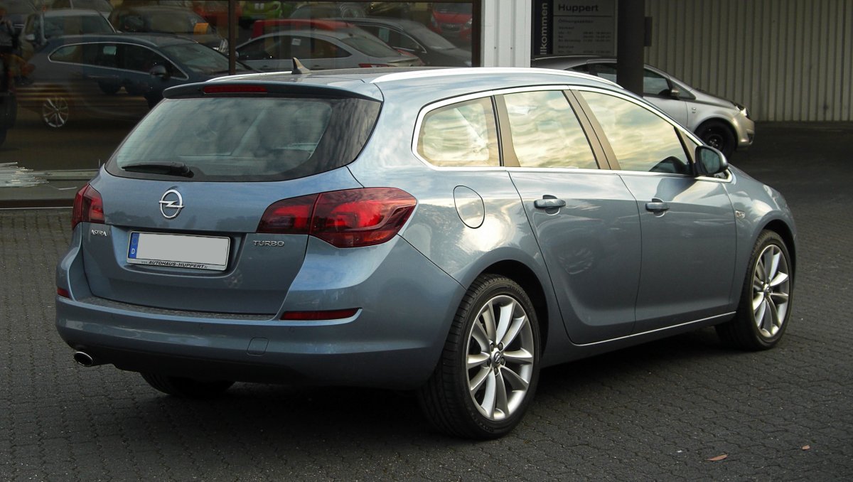 Opel Astra Sports Tourer 2012